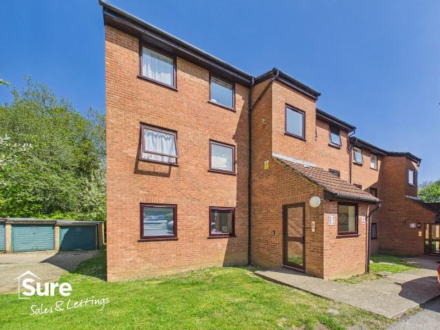 Valley Green, Hemel Hempstead, Hertfordshire HP2, 2 bed flat to rent, £1,400 pcm | PrimeLocation