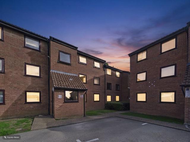 Valley Green, Hemel Hempstead, Hertfordshire HP2, 2 bed flat to rent, £1,400 pcm | PrimeLocation
