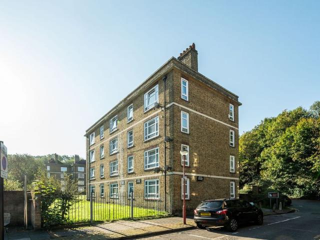 Valley Grove, Charlton, London SE7, 3 bed flat to rent, £2,250 pcm | PrimeLocation