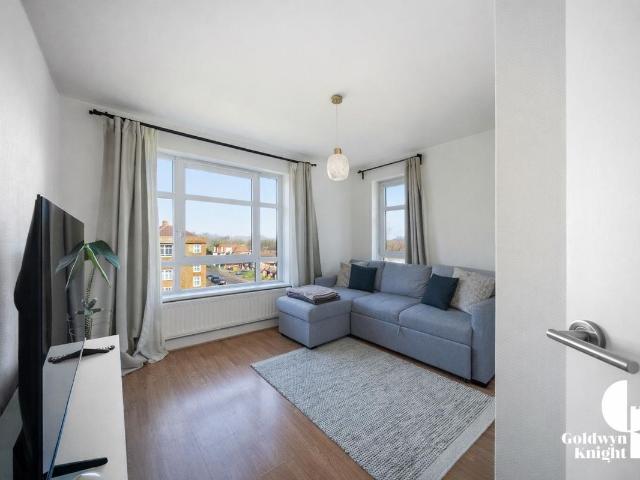 Valley Grove, London SE7, 3 bed flat to rent, £2,200 pcm | PrimeLocation