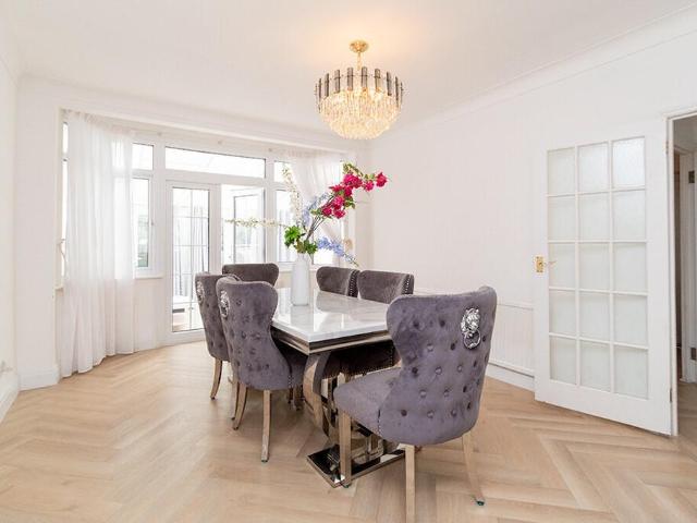 Valley Drive, London NW9 3 bed end of terrace house to rent £2,700 pcm £623 pw