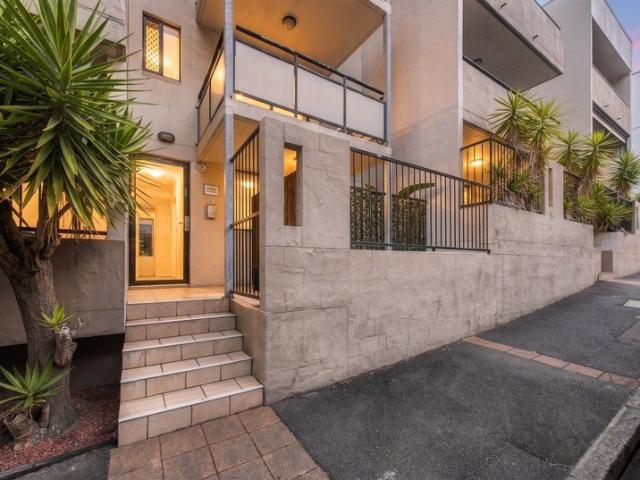 Valley Living with Two Private Courtyards
