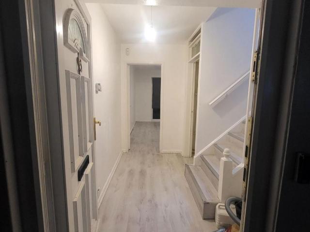 Valley Side, London, E4 7SR, United Kingdom | 3 bed townhouse for rent #137468293 | Rentberry