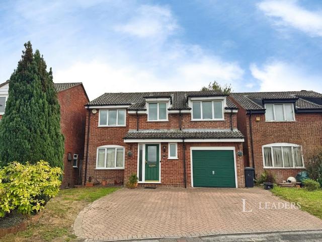 Valley Park Drive, Clanfield. 4 bed detached house to rent £1,995 pcm £460 pw