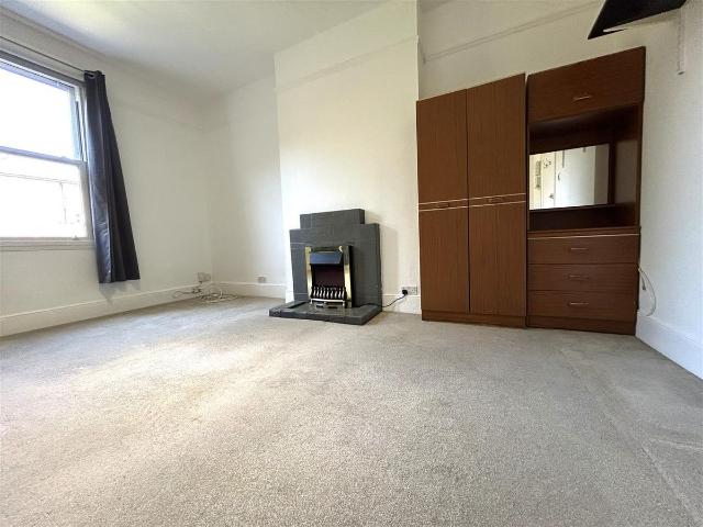 Valley Road, Bromley BR2, Studio to rent, £630 pcm | PrimeLocation