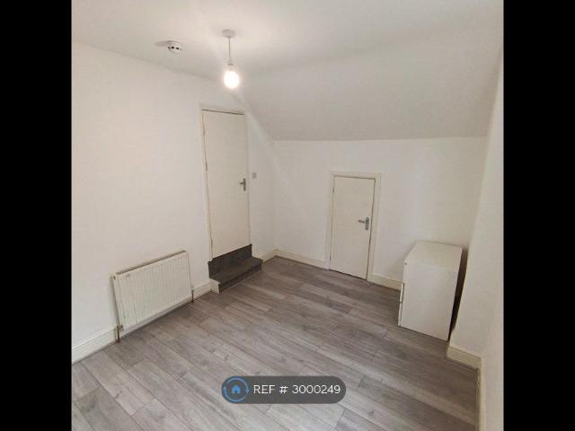Valley Road, Bromley BR2, Studio to rent, £1,200 pcm | PrimeLocation