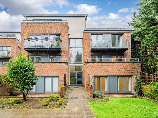Valley Road, Kenley CR8, 1 bed flat to rent, £1,400 pcm | PrimeLocation