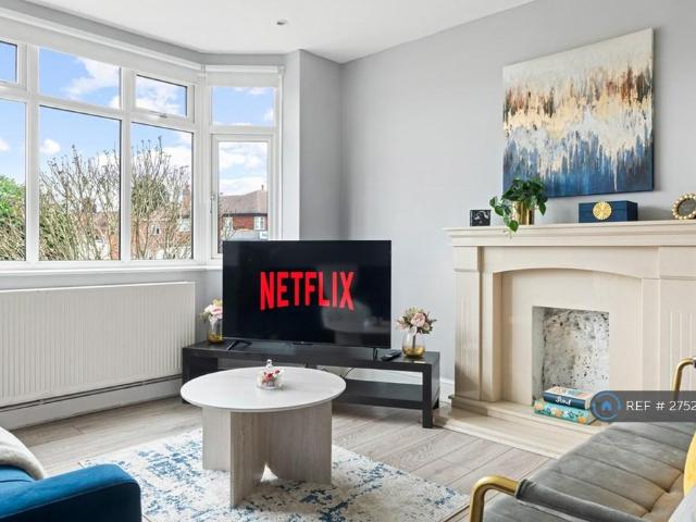 Valley Road, Nottingham, NG5 3 bed detached house to rent £2,500 pcm £577 pw