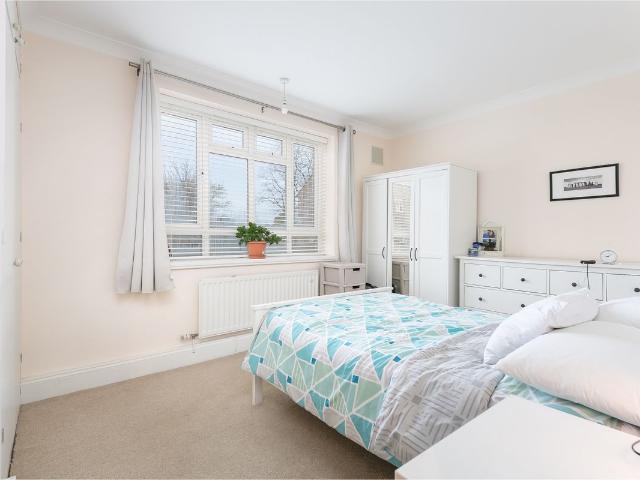 Valley Road, Streatham, London SW16, 2 bed flat to rent, £1,900 pcm | PrimeLocation
