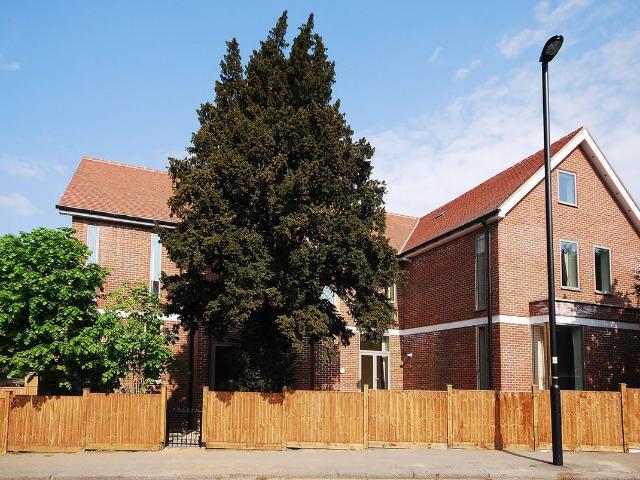 Valley Road, Streatham, London SW16, 2 bed flat to rent, £2,100 pcm | PrimeLocation
