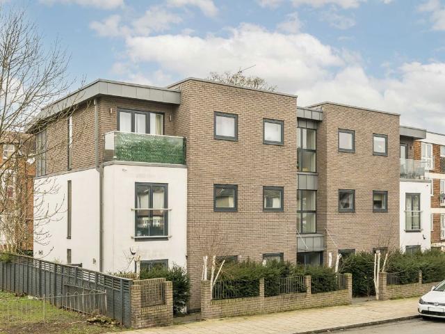 Valley Road, Streatham SW16, 2 bed flat to rent, £2,200 pcm | PrimeLocation