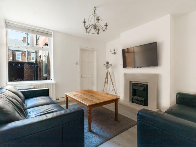 Valley View, Jesmond, Newcastle Upon Tyne NE2, 3 bed flat to rent, £1,885 pcm | PrimeLocation