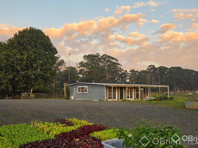 Valley Views & Country Charm on 19 Stunning Acres