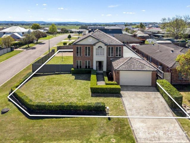 VALLEY VIEWS, SPACE AND FAMILY VERSATILITY!