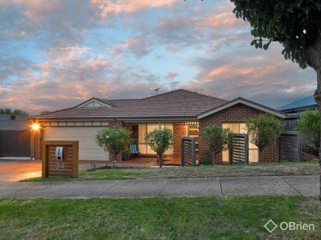 Valley Views, Versatile Living & Ultimate Entertaining The Complete Family Haven