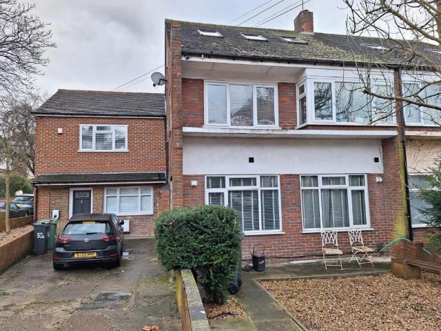 Valleyfield Road, London, SW16 2HR, United Kingdom | 3 bed apartment for rent #138852706 | Rentberry