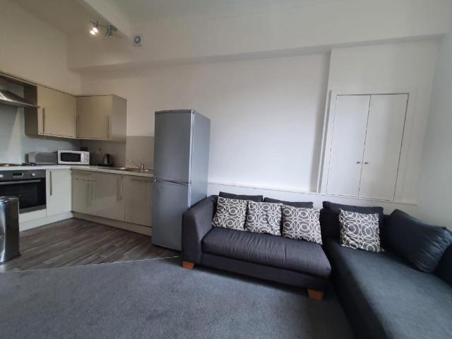 Valleyfield Street, Edinburgh, EH3 4 bed flat to rent £2,960 pcm £683 pw