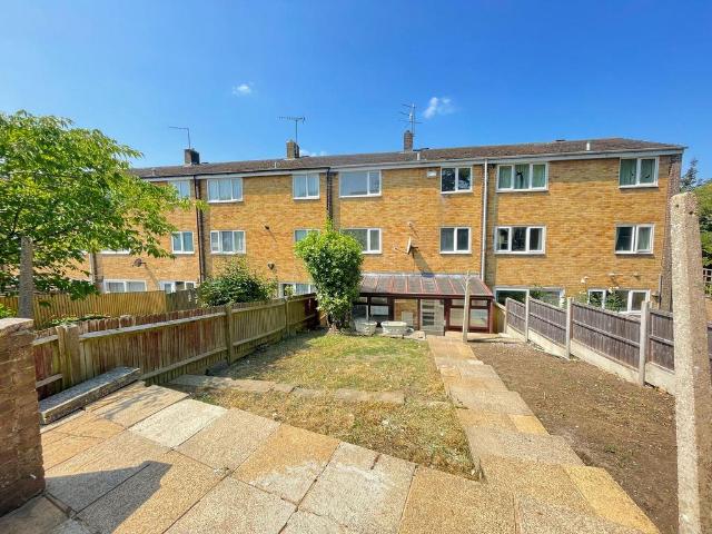 Valleyside, HEMEL HEMPSTEAD 5 bed house to rent £2,350 pcm £542 pw