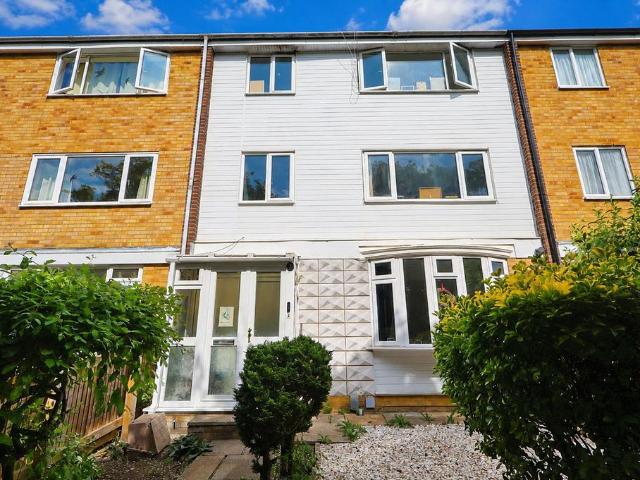 Valleyside, Hemel Hempstead, HP1 5 bed terraced house to rent £2,350 pcm £542 pw
