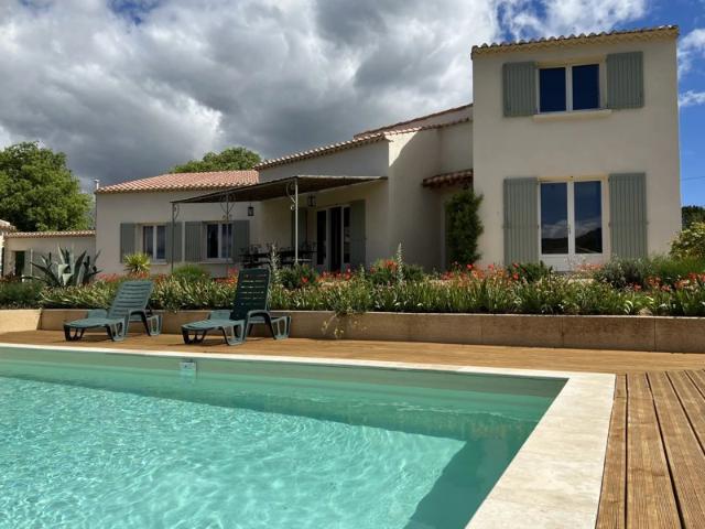 Valliguières, villa 138m² sur 1610m², 4chs, piscine et garage