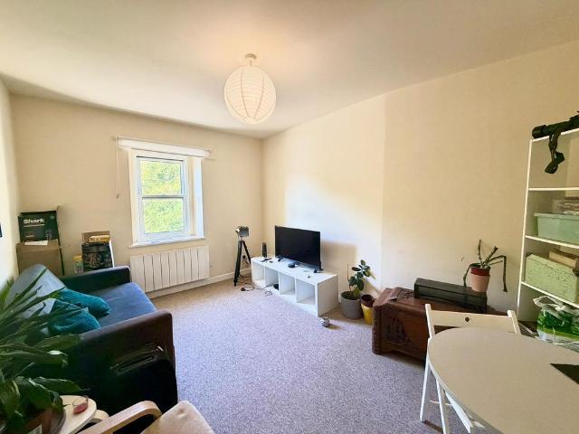 Vallis Way, FROME 1 bed apartment to rent £900 pcm £208 pw