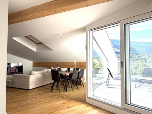 Vallorbe Joli appartement au dernier étage avec balcon terrasse