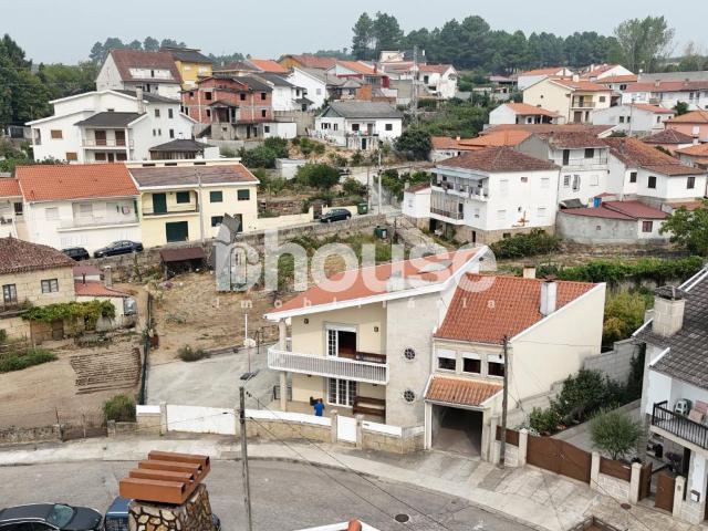 VALPAÇOS: MORADIA 2 FRAÇÕES + TERRENO