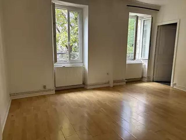 Vals les Bains 07600 Achat / Vente appartement 3 pièces t3 terrasse