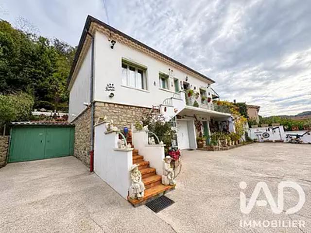 Vals les Bains 07600 Achat / Vente maison 7 pièces t7 terrasse cave