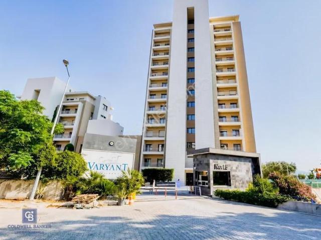 Varyant Karşıyaka'da Havuz Ve Deniz Manzaralı Satılık 3+1 Daire