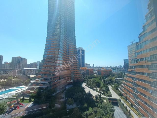 Varyap Meridian B Blok'ta Grandtower Ve Havuz Manzaralı Boş 2+1