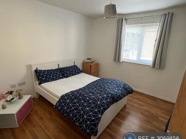 Varcoe Gardens, Hayes, UB3 1 bed flat to rent £1,400 pcm £323 pw