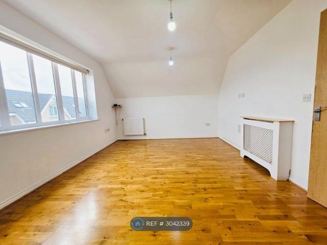 Varcoe Gardens, Hayes UB3, 2 bed flat to rent, £1,590 pcm | PrimeLocation