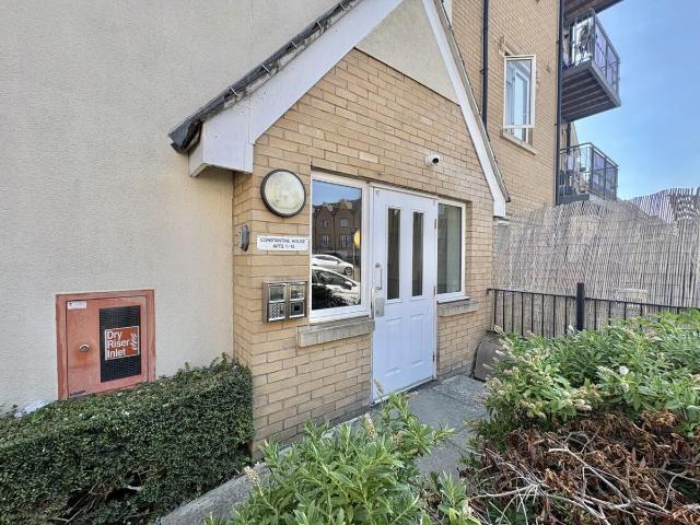 Varcoe Gardens, Hayes UB3, 2 bed flat to rent, £1,850 pcm | PrimeLocation