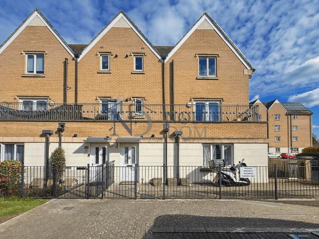 Varcoe Gardens, Hayes, UB3 2 bed flat to rent £1,900 pcm £438 pw