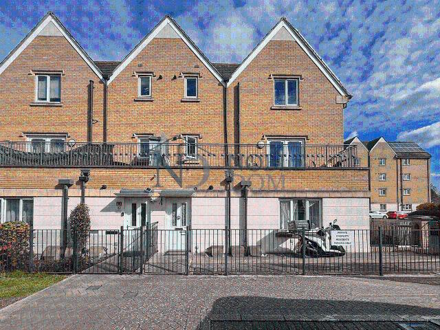 Varcoe Gardens, Hayes UB3, 2 bed flat to rent, £1,900 pcm | PrimeLocation