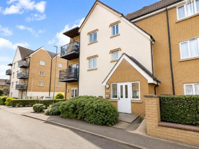 Varcoe Gardens, Hayes, Greater. 2 bed apartment to rent £1,750 pcm £404 pw