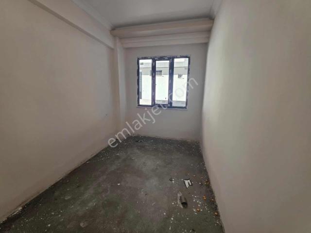Var'dan Kapaklı Devlet Hastanesi Karşısında 2+1 Teraslı Daire