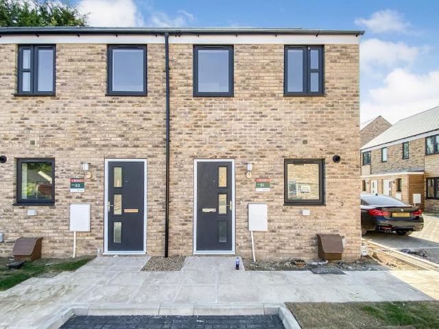 Vardri Close, Colchester, Essex, CO1 1NJ 2 bed end of terrace house to rent £1,350 pcm £312 pw