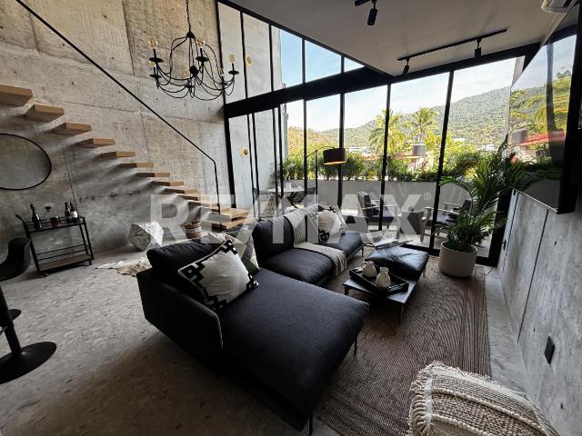 VARIA LIVING LOFT 306 DOUBLE HEIGHT