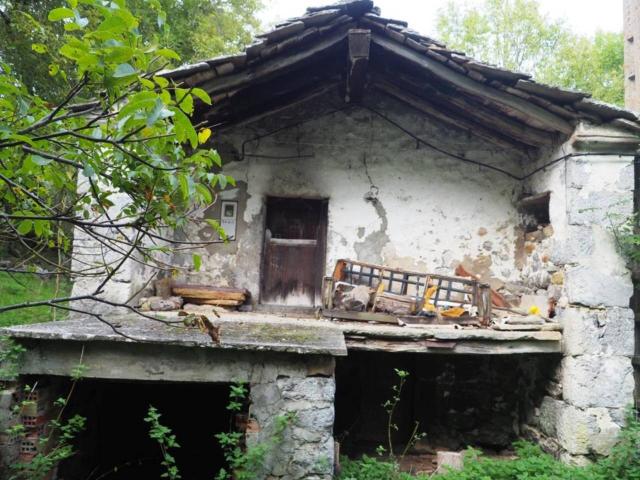 Varias Cabañas en la zona de Las Machorras Bustulama en Rioseco a 8 km. de Espinosa. Desde 140 m2 hasta 200 m2 y Terreno