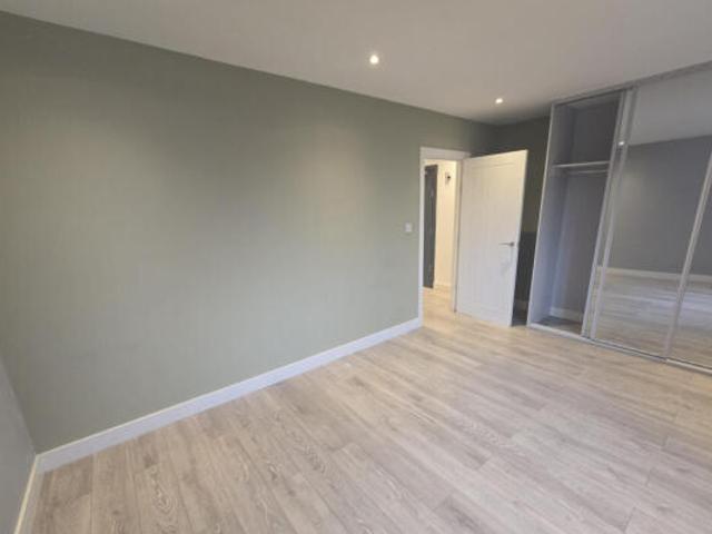 Varis Court, Station Approach Road. 2 bed apartment to rent £1,750 pcm £404 pw