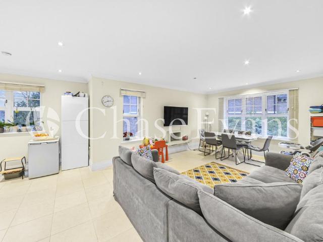Varley Drive, Twickenham, Richmond. 2 bed flat to rent £2,500 pcm £577 pw