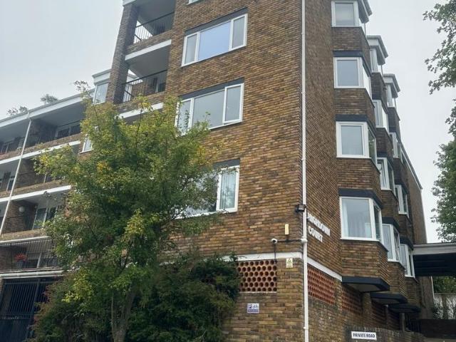 Varndean Drive, Brighton BN1 2 bed apartment to rent £1,675 pcm £387 pw