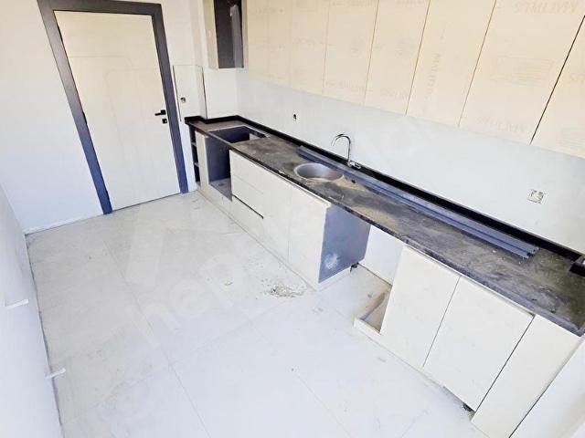 VARSAK KARŞIYAKA'DA EŞSSİZ 2+1 ÇİFT BALKONLU DAİRE