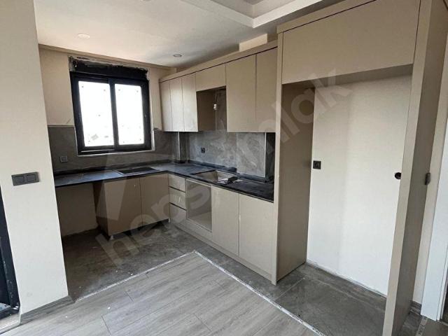 VARSAK KARŞIYAKADA HAVUZLU SİTE İÇİNDE SIFIR 2+1 SATILIK DAİRE