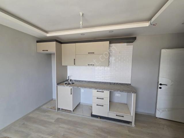 Varsak Karşıyakada Havuzlu Site İçinde 1+1 Satılık Daire