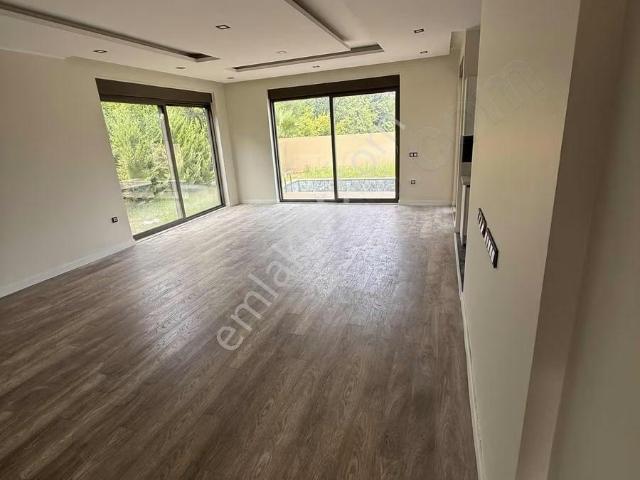 Varsak Villalar Bolgesinde 3+1 Havuzlu Villa