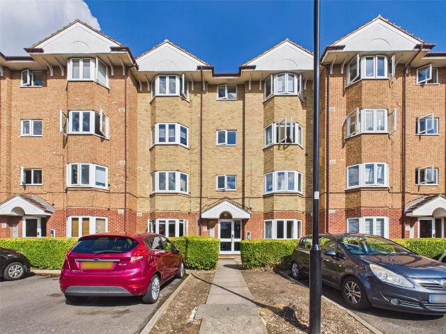 Varsity Drive, Twickenham TW1, 2 bed flat to rent, £1,750 pcm | PrimeLocation