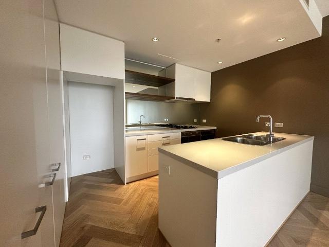 Vast Freshwater Place Elegance with Stunning City, Bay and River Views
